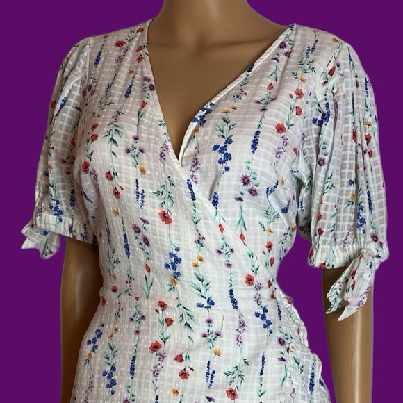 Lauren Conrad ruffled wrap dress size medium - Picture 6 of 9